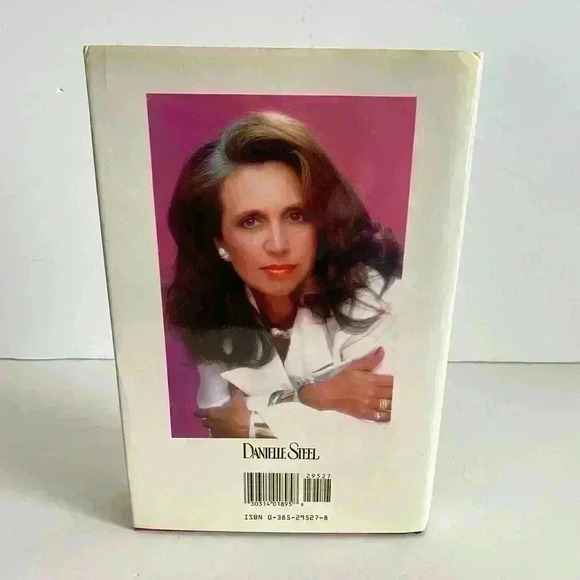 Danielle Steel Fine Things hardcover - Picture 3 of 12